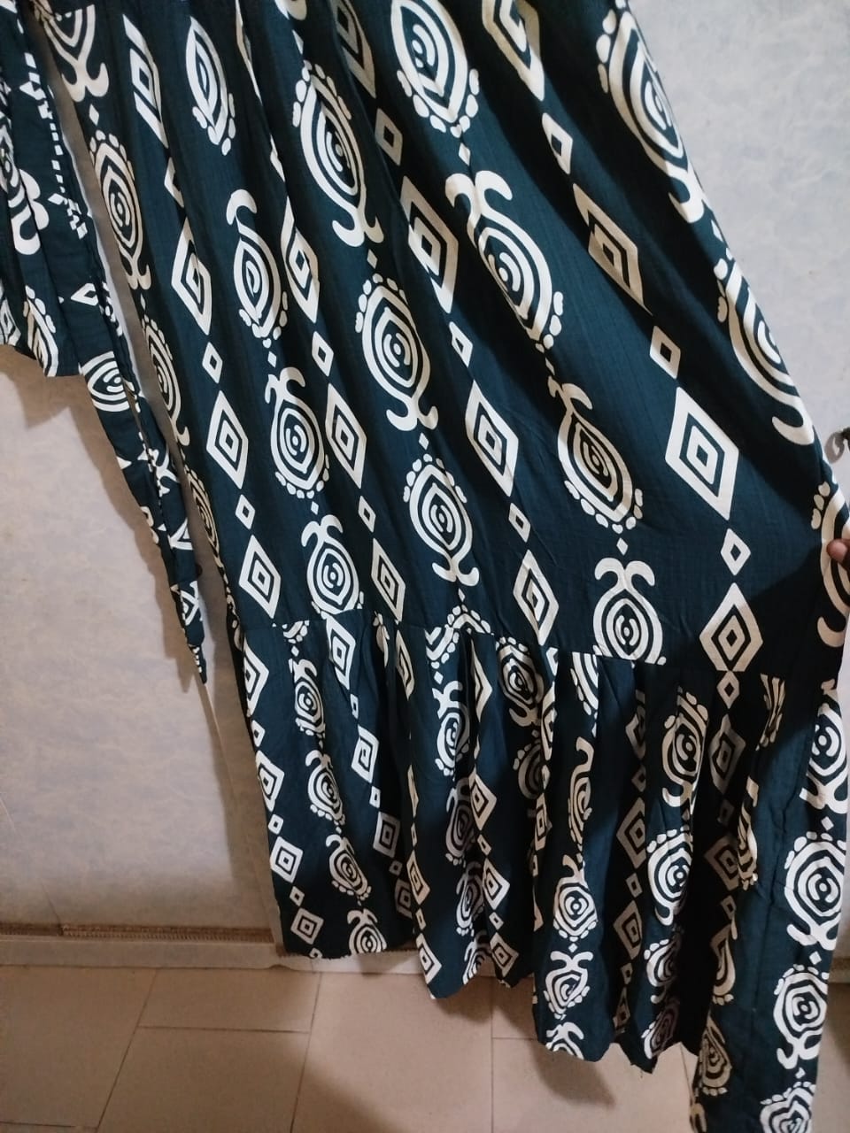 Robe verte - taille standard - Ngor - Vendu