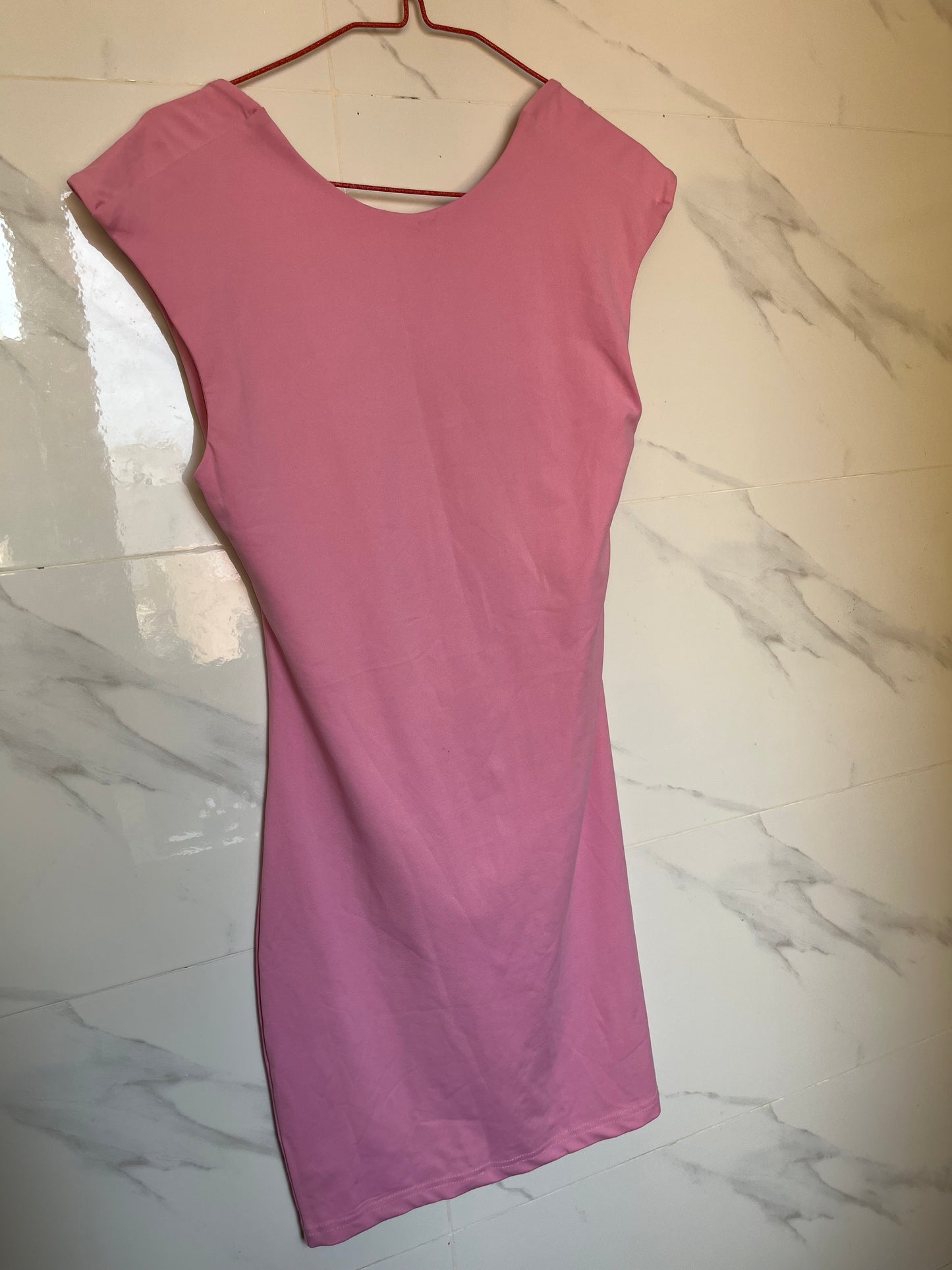 Belle robe rose dos nu - M - Ouakam
