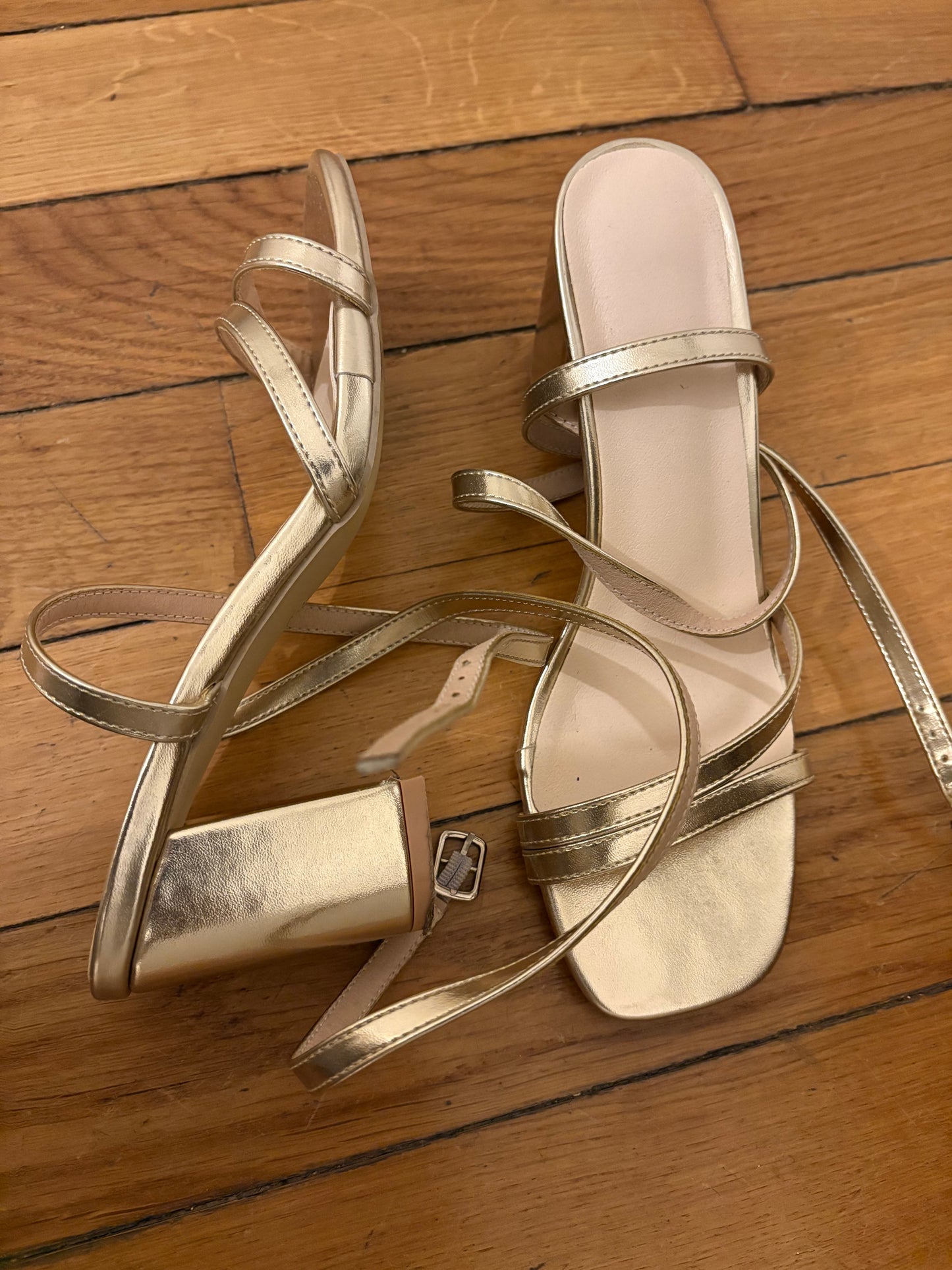 Chaussures doré - 37 - Vendu