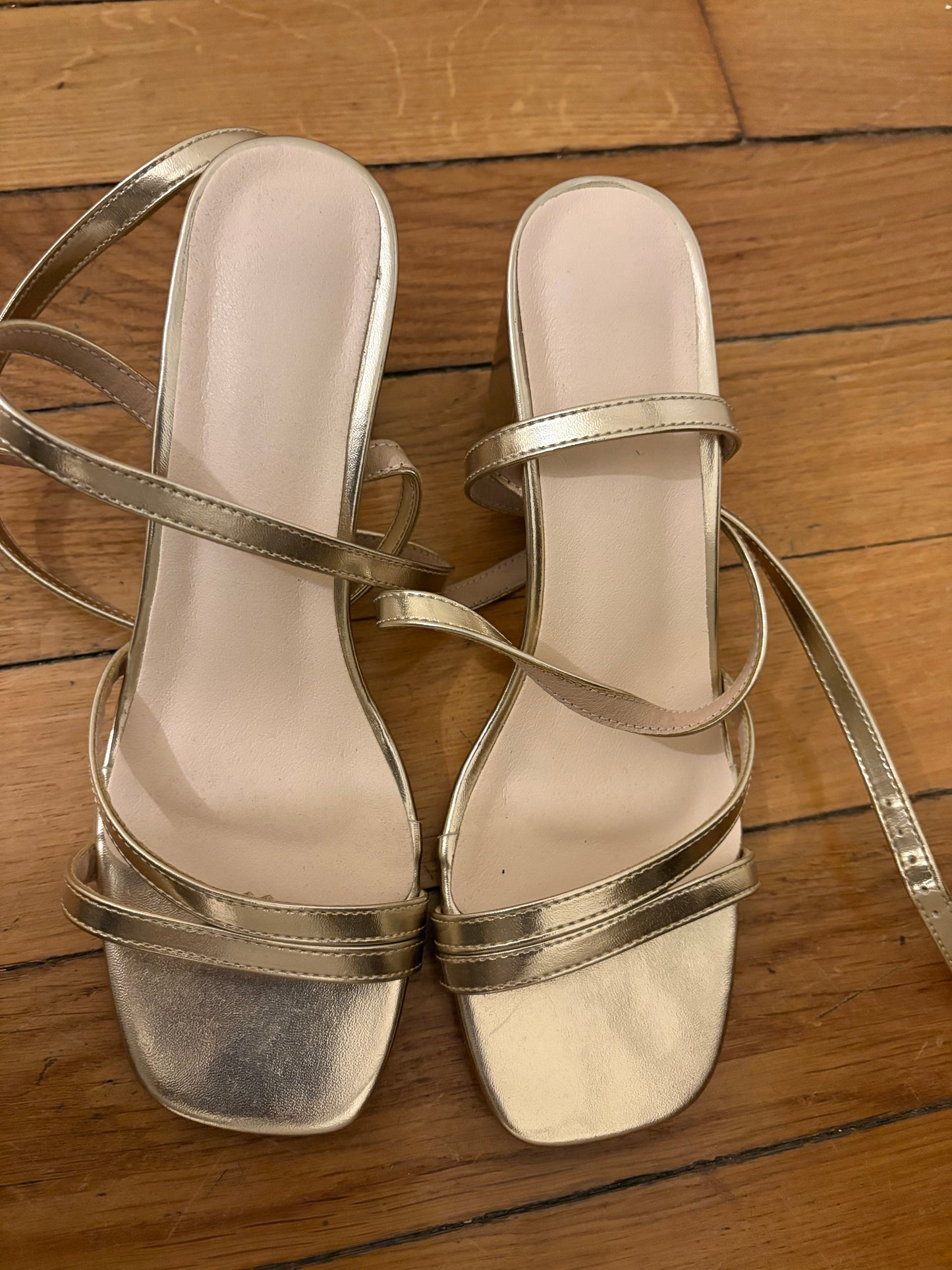 Chaussures doré - 37 - Vendu