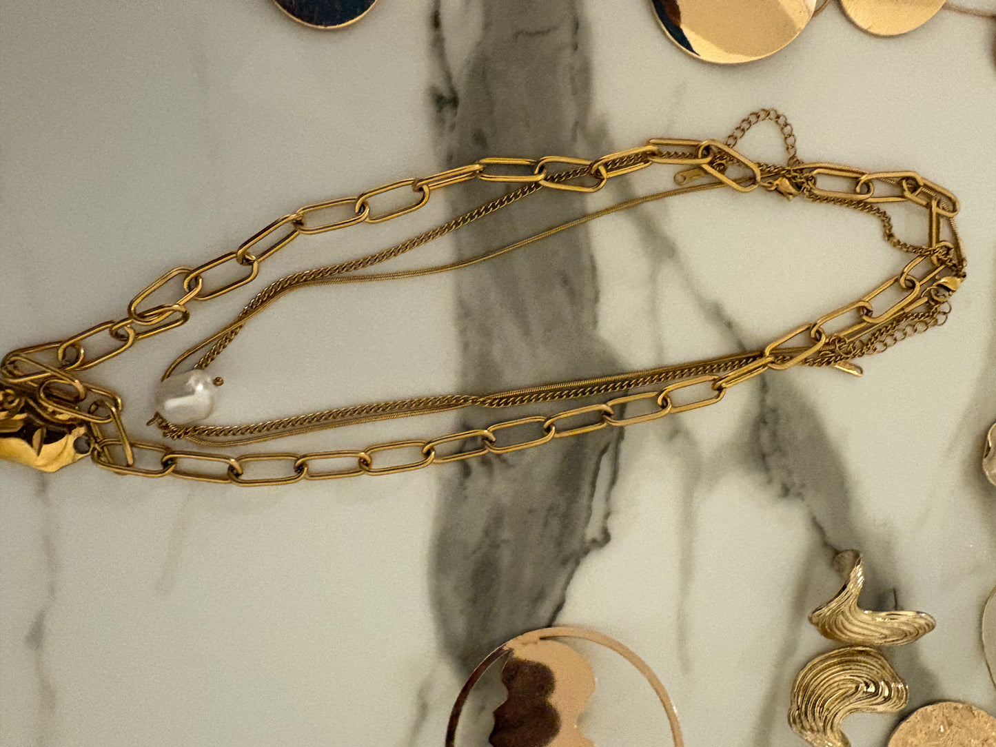Lot de colliers et boucles d'oreilles presque neuf - Dakar / Saint louis - Vendu