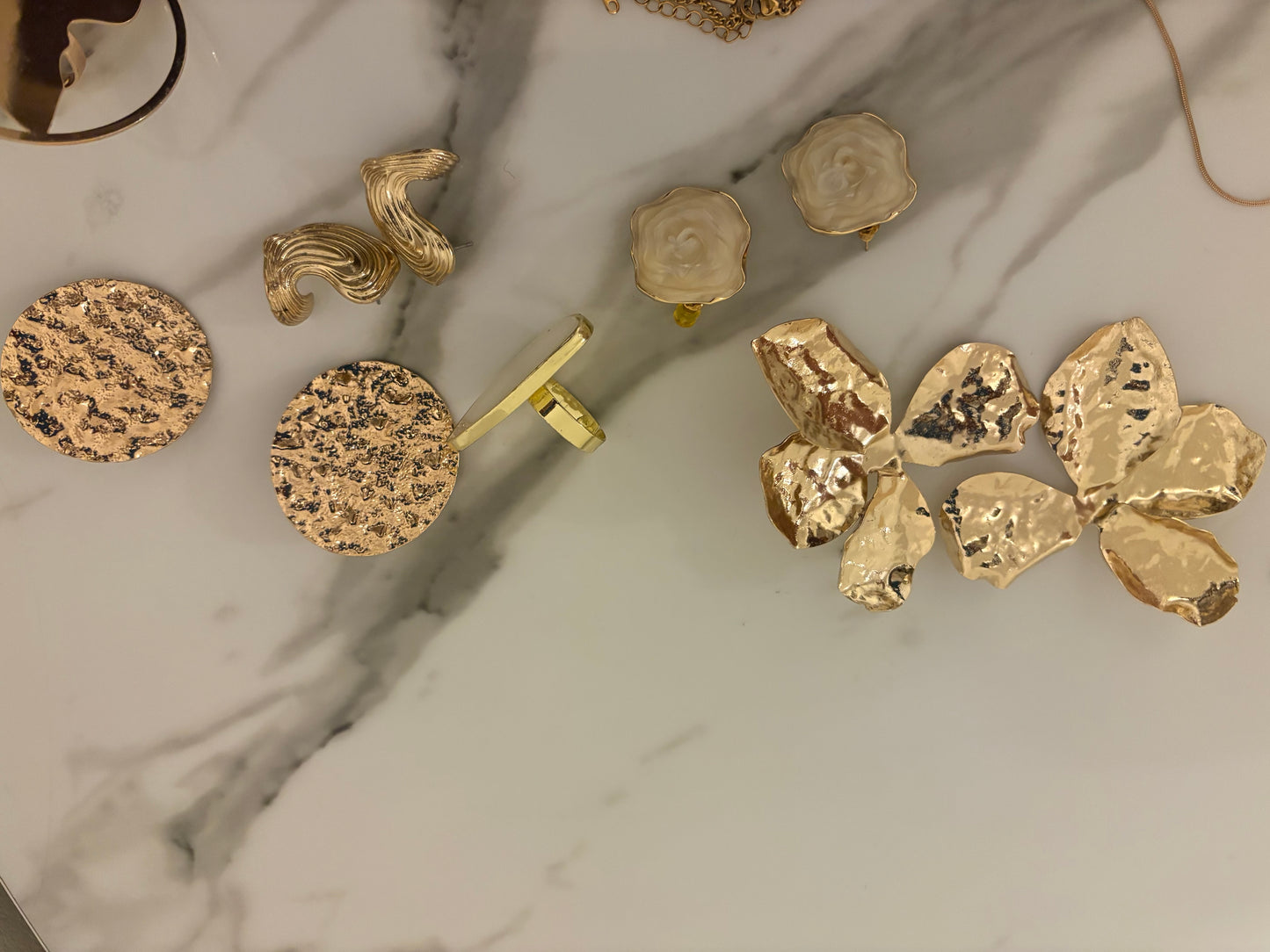 Lot de colliers et boucles d'oreilles presque neuf - Dakar / Saint louis - Vendu