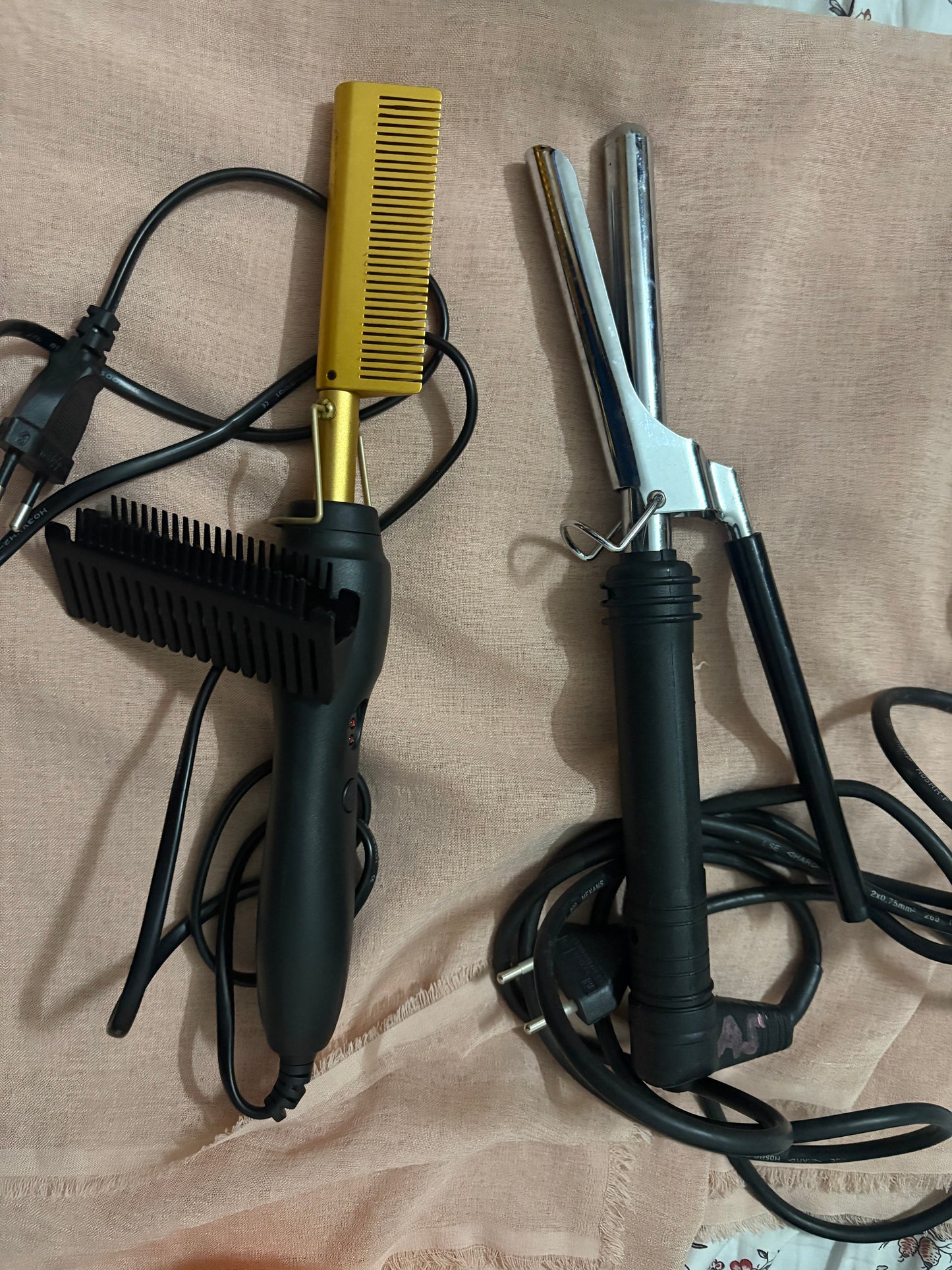 peigne chauffante et fer à boucler - Saint Louis - Vendu