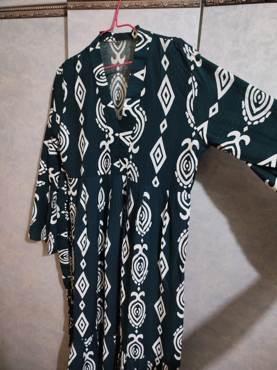 Robe verte - taille standard - Ngor - Vendu